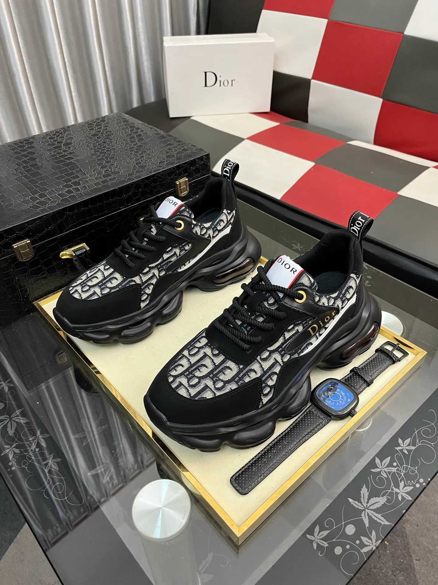 Men's shoes💰438⌚️⌚️[Dior] Dior's new men's genuine leather casual shoes, the highest version on the market, any comparison is welcome🆚! The original leather has excellent texture and is super high-end! Fetal sheep net lining imported from Italy, removable pad! Luxurious materials and fine workmanship, highly recommended! Code number: 38-442️⃣Colors available